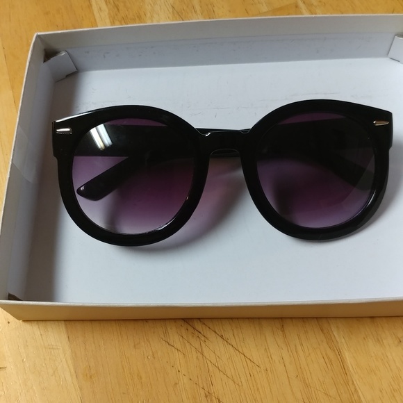 'HP' 👀👀😎😎Sunglasses 😎SOLD!!! - Picture 2 of 3